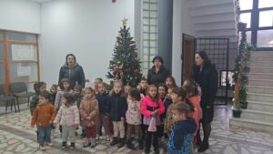 Colindători la Primăria Băile Govora