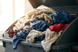 Anunț privind colectarea separată destinată deșeurilor textile. Unde pot fi depuse